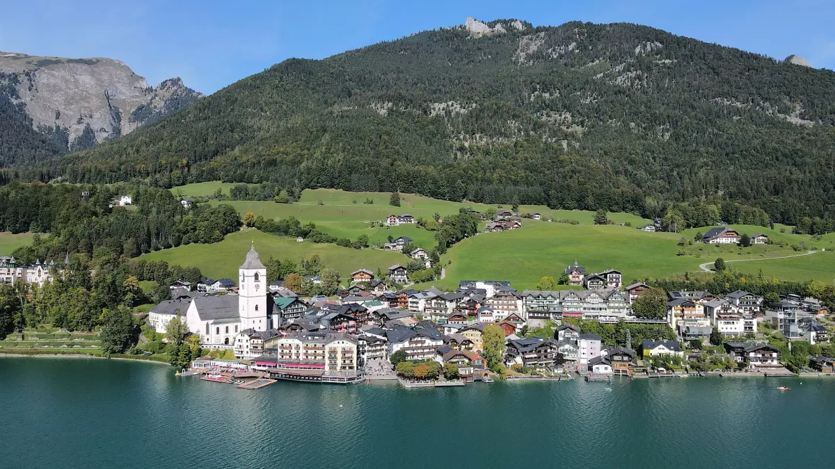 St. Wolfgang and its pilgrimage church on the Wolfgangsee